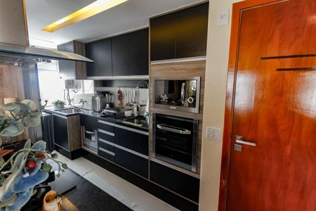 Apartamento para alugar com 112m², 2 quartos e 2 vagas Apartamento para alugar com 112m², 2 quartos e 2 vagasCozinha - Armários