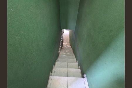 Casa à venda com 272m², 5 quartos e 4 vagasEscada