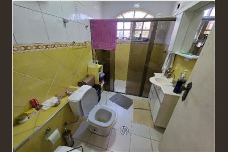 Casa à venda com 272m², 5 quartos e 4 vagasBanheiro 1