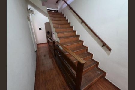 Casa à venda com 272m², 5 quartos e 4 vagasEscada