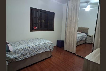 Casa à venda com 158m², 3 quartos e 3 vagas Casa à venda com 158m², 3 quartos e 3 vagasQuarto