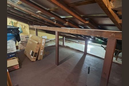 Casa à venda com 158m², 3 quartos e 3 vagas Casa à venda com 158m², 3 quartos e 3 vagasÁrea Comum