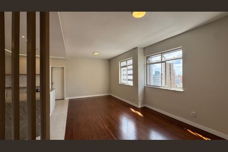 Apartamento à venda com 120m², 3 quartos e 1 vagaSala 