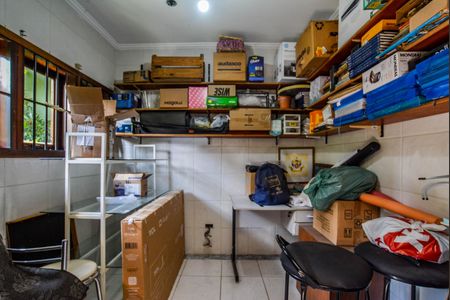 Apartamento à venda com 212m², 3 quartos e 4 vagas Apartamento à venda com 212m², 3 quartos e 4 vagasQuarto de Serviço