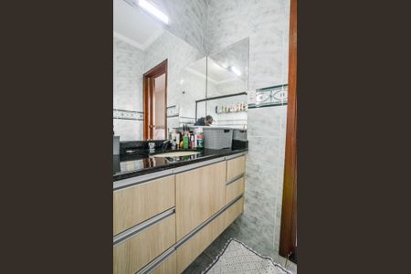Apartamento à venda com 212m², 3 quartos e 4 vagas Apartamento à venda com 212m², 3 quartos e 4 vagasBanheiro da Suíte 1