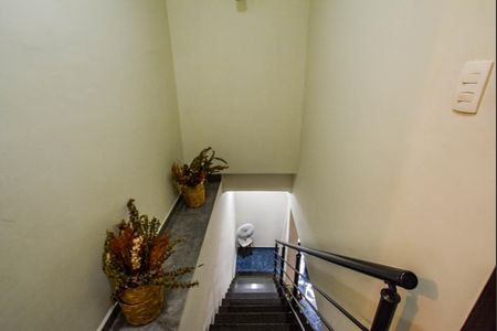 Apartamento à venda com 212m², 3 quartos e 4 vagas Apartamento à venda com 212m², 3 quartos e 4 vagasEscada