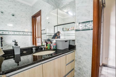 Apartamento à venda com 212m², 3 quartos e 4 vagas Apartamento à venda com 212m², 3 quartos e 4 vagasBanheiro da Suíte 1