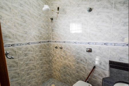 Apartamento à venda com 212m², 3 quartos e 4 vagas Apartamento à venda com 212m², 3 quartos e 4 vagasBanheiro da Suíte 2