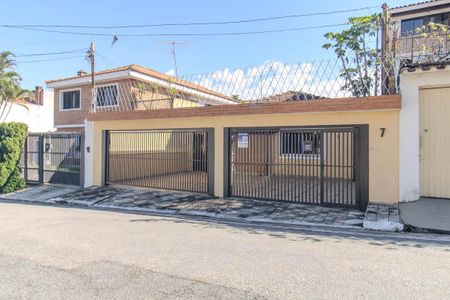 Casa para alugar com 250m², 4 quartos e 3 vagas Casa para alugar com 250m², 4 quartos e 3 vagasFachada