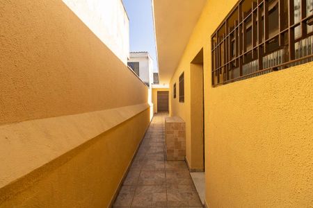 Casa para alugar com 250m², 4 quartos e 3 vagas Casa para alugar com 250m², 4 quartos e 3 vagasCorredor externo