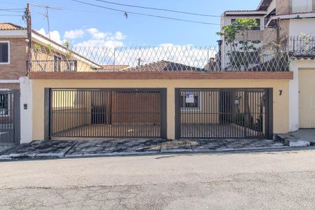 Casa para alugar com 250m², 4 quartos e 3 vagas Casa para alugar com 250m², 4 quartos e 3 vagasFachada