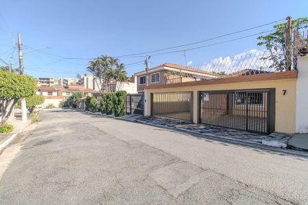 Casa para alugar com 250m², 4 quartos e 3 vagas Casa para alugar com 250m², 4 quartos e 3 vagasFachada