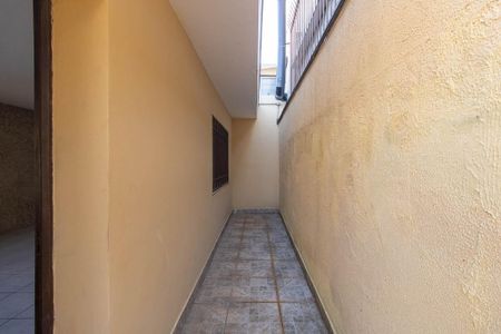 Casa para alugar com 250m², 4 quartos e 3 vagas Casa para alugar com 250m², 4 quartos e 3 vagasCorredor externo