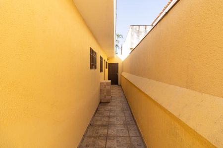 Casa para alugar com 250m², 4 quartos e 3 vagas Casa para alugar com 250m², 4 quartos e 3 vagasCorredor externo