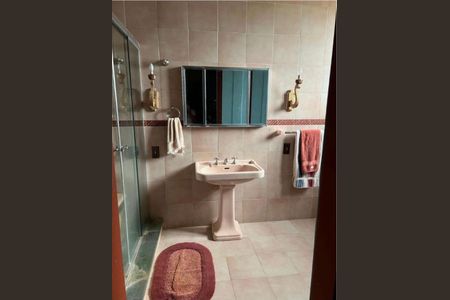 Casa à venda com 687m², 5 quartos e 6 vagas Casa à venda com 687m², 5 quartos e 6 vagasBanheiro