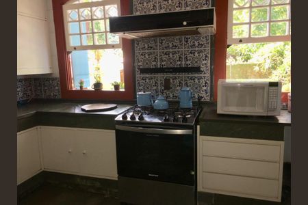 Casa à venda com 687m², 5 quartos e 6 vagas Casa à venda com 687m², 5 quartos e 6 vagasCozinha