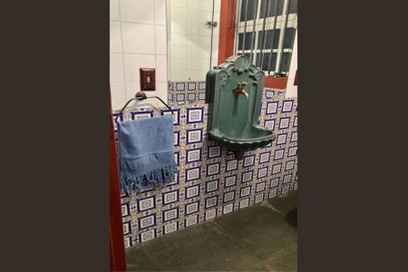 Casa à venda com 687m², 5 quartos e 6 vagas Casa à venda com 687m², 5 quartos e 6 vagasBanheiro