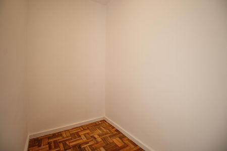 Apartamento à venda com 110m², 3 quartos e 2 vagas Apartamento à venda com 110m², 3 quartos e 2 vagasQuarto de Serviço