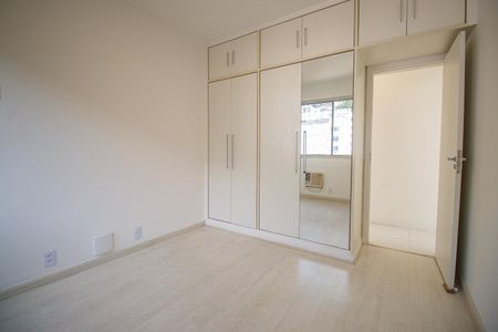 Apartamento à venda com 110m², 3 quartos e 2 vagas Apartamento à venda com 110m², 3 quartos e 2 vagasQuarto 2