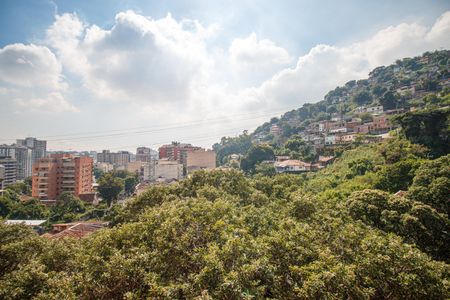 Apartamento à venda com 110m², 3 quartos e 2 vagas Apartamento à venda com 110m², 3 quartos e 2 vagasSala Varanda Vista