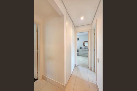 Apartamento à venda com 84m², 3 quartos e 2 vagasCorredor e Roupeiro 