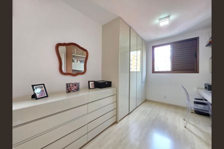 Apartamento à venda com 84m², 3 quartos e 2 vagasEscritório e closet 