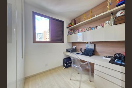 Apartamento à venda com 84m², 3 quartos e 2 vagasEscritório 