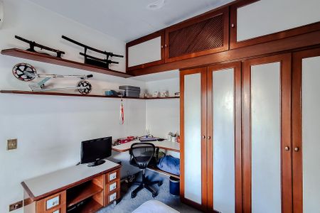 Apartamento à venda com 198m², 3 quartos e 2 vagas Apartamento à venda com 198m², 3 quartos e 2 vagasQuarto 1