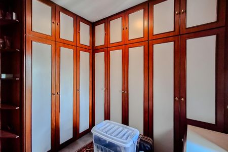 Apartamento à venda com 198m², 3 quartos e 2 vagasQuarto 2