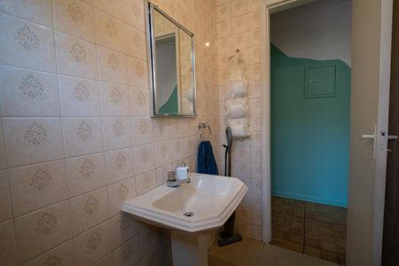 Casa à venda com 150m², 4 quartos e 2 vagas Casa à venda com 150m², 4 quartos e 2 vagasBanheiro 4