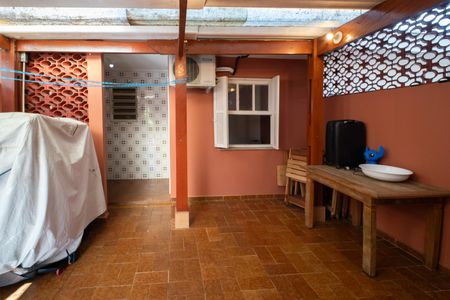 Casa à venda com 150m², 4 quartos e 2 vagas Casa à venda com 150m², 4 quartos e 2 vagasQuintal
