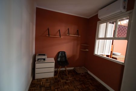 Casa à venda com 150m², 4 quartos e 2 vagas Casa à venda com 150m², 4 quartos e 2 vagasEdícula