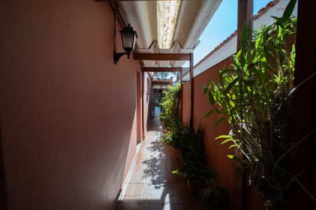 Casa à venda com 150m², 4 quartos e 2 vagas Casa à venda com 150m², 4 quartos e 2 vagasCorredor Lateral