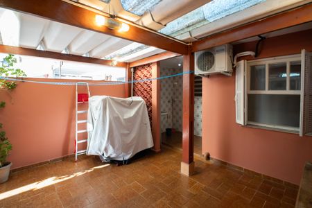 Casa à venda com 150m², 4 quartos e 2 vagas Casa à venda com 150m², 4 quartos e 2 vagasQuintal