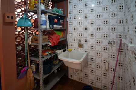 Casa à venda com 150m², 4 quartos e 2 vagas Casa à venda com 150m², 4 quartos e 2 vagasLavanderia