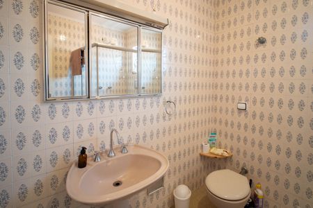 Casa à venda com 150m², 4 quartos e 2 vagas Casa à venda com 150m², 4 quartos e 2 vagasBanheiro 1