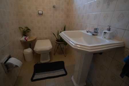 Casa à venda com 150m², 4 quartos e 2 vagas Casa à venda com 150m², 4 quartos e 2 vagasBanheiro 4