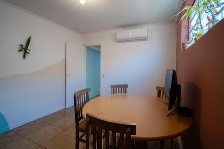 Casa à venda com 150m², 4 quartos e 2 vagas Casa à venda com 150m², 4 quartos e 2 vagasSala de Jantar