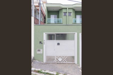 Casa à venda com 132m², 3 quartos e 2 vagas Casa à venda com 132m², 3 quartos e 2 vagasFachada