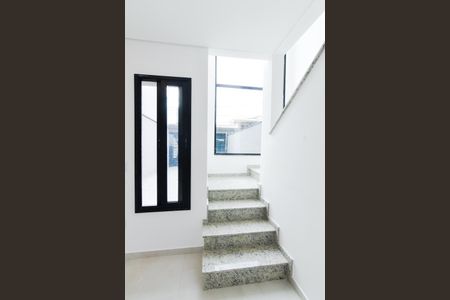 Casa para alugar com 110m², 3 quartos e 4 vagasEscada Sala/Suítes