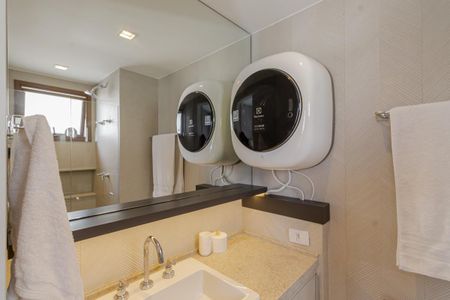 Banheiro de kitnet/studio à venda com 1 quarto, 27m² em Vila Nova Conceição, São Paulo