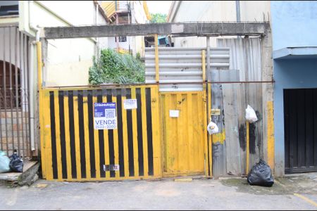 Casa à venda com 180m², 2 quartos e 1 vagaFachada