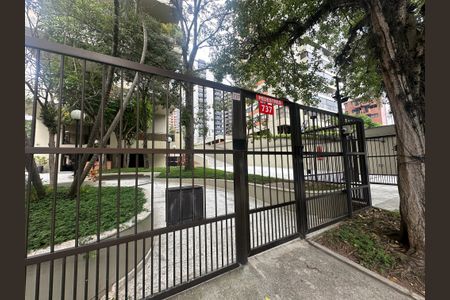 Apartamento para alugar com 300m², 4 quartos e 3 vagasFachada e portaria