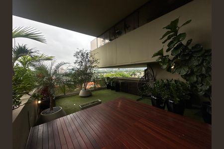 Apartamento para alugar com 300m², 4 quartos e 3 vagasVaranda