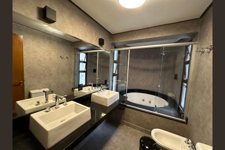 Apartamento para alugar com 300m², 4 quartos e 3 vagasBanheiro da Suíte 2