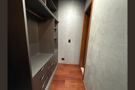 Apartamento para alugar com 300m², 4 quartos e 3 vagasCloset da suíte 1