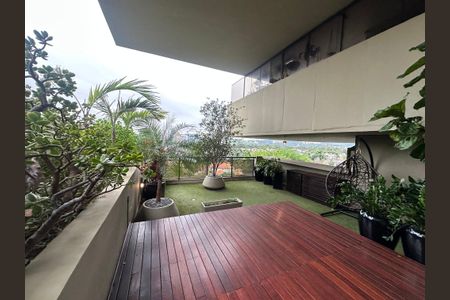 Apartamento para alugar com 300m², 4 quartos e 3 vagasVaranda