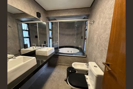Apartamento para alugar com 300m², 4 quartos e 3 vagasBanheiro da Suíte 2