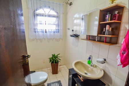 Casa à venda com 212m², 3 quartos e 2 vagasBanheiro Social