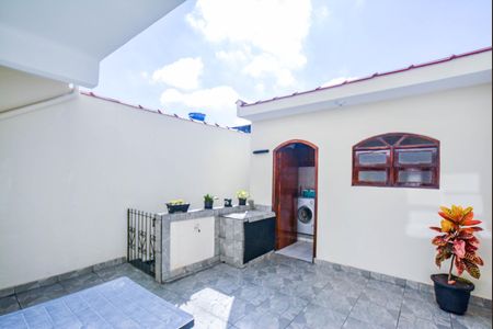 Casa à venda com 212m², 3 quartos e 2 vagasQuintal